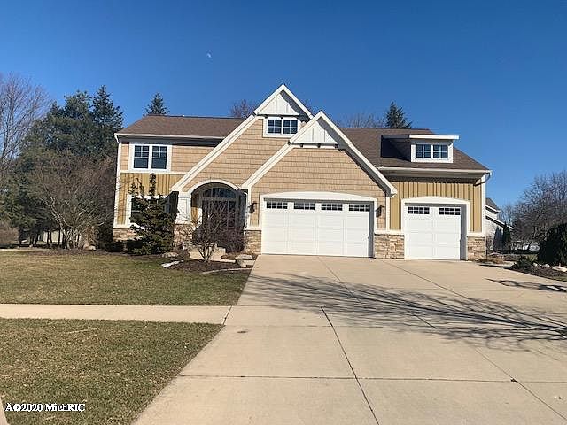 1st image of 3899 Fraser Dr NE