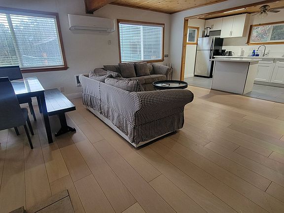 4th image of 2050 Woodland Dr