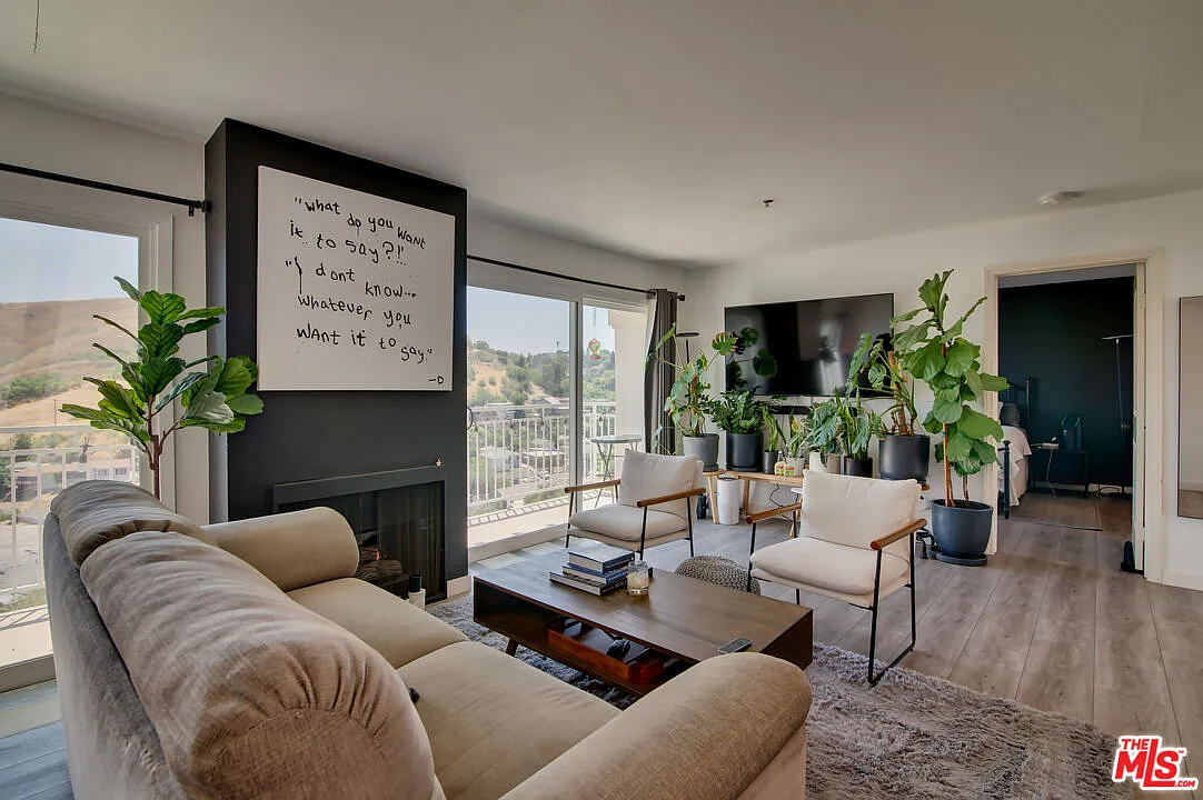 2 bed, 2.0 bath, 1130 sqft, $3,450 — Photo 1