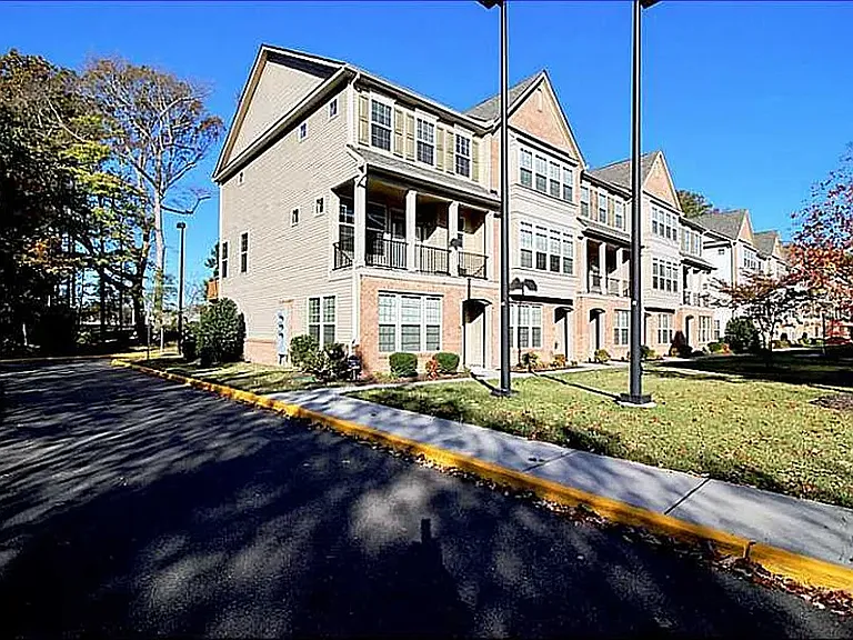 24 Zenith Loop — Photo 1