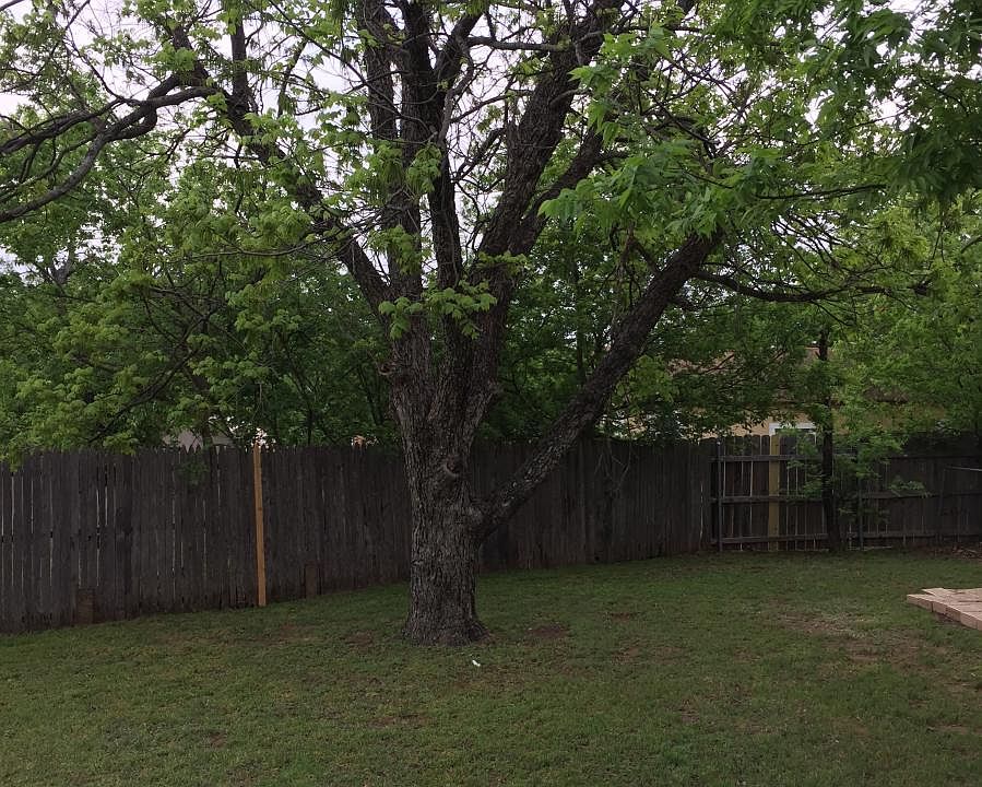 2nd image of 1114 Thorp Spring Rd