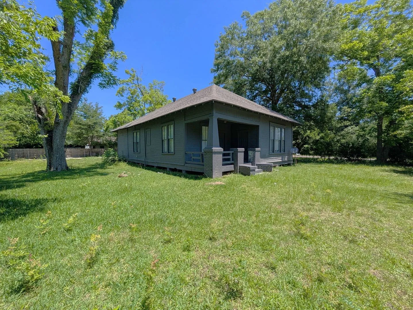 1420 Live Oak St., Beaumont, TX 77703 — Photo 1