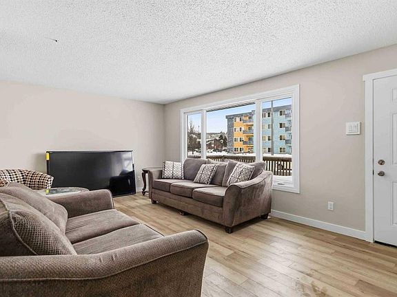 4th image of 13 NW McLeod St