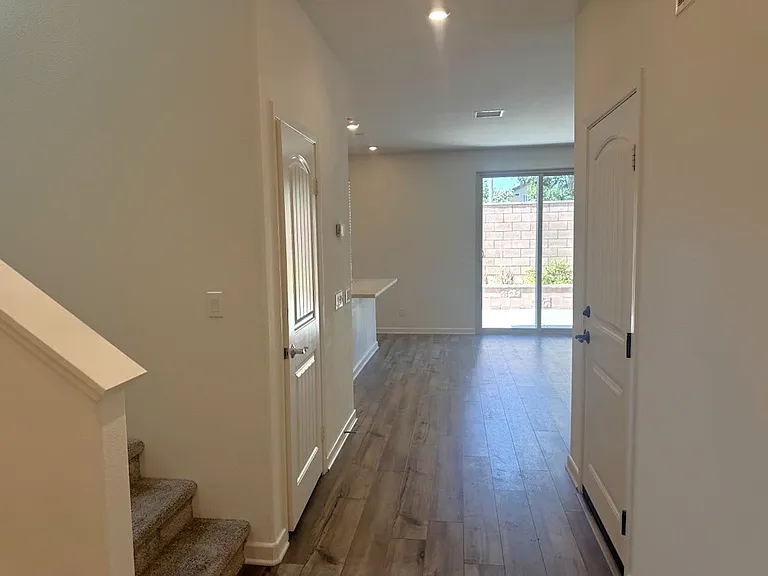 1014 W Buttercup Ln — Photo 3