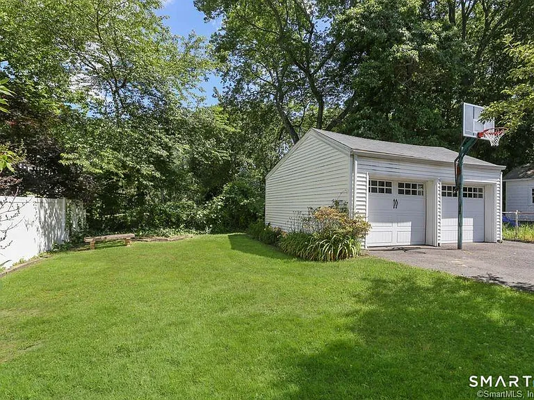 24 Henry St — Photo 14
