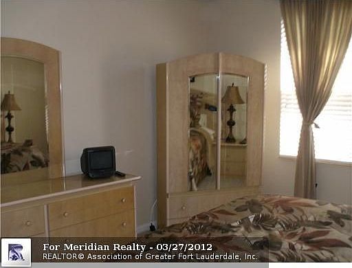5th image of 2400 NE 33rd Ave APT 110