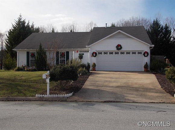 1st image of 1004 Thorncrest Dr