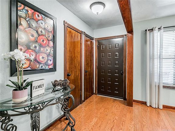 4th image of 1108 S English Dr