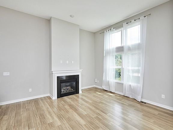 4th image of 7902 Cottonwood Ln