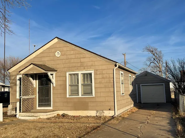 1727 N Maple St, Russell, KS 67665