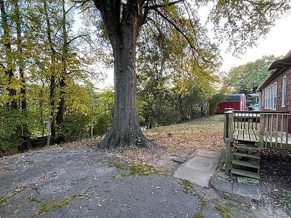 3rd image of 385 Robertsville Rd