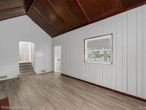 5th image of 16701 Lindsay St