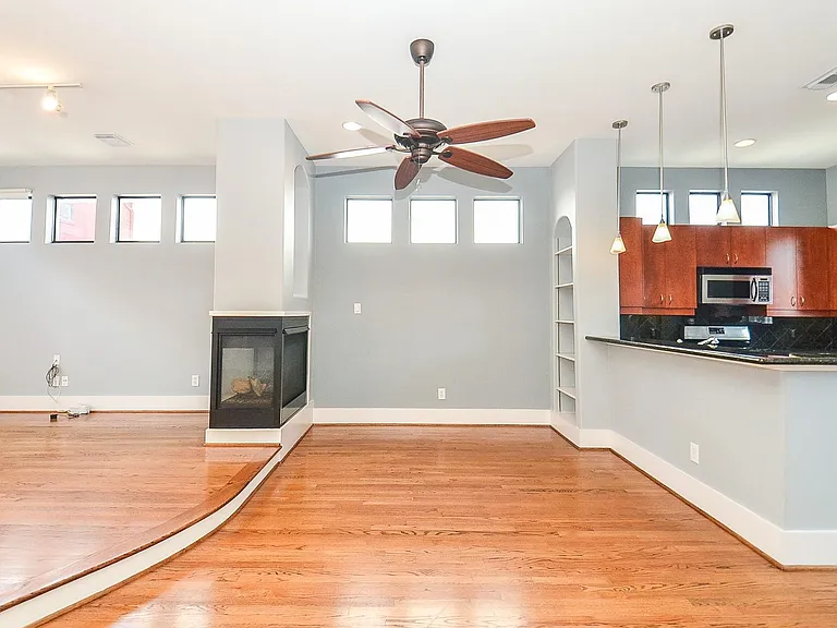 408 Parker St — Photo 9