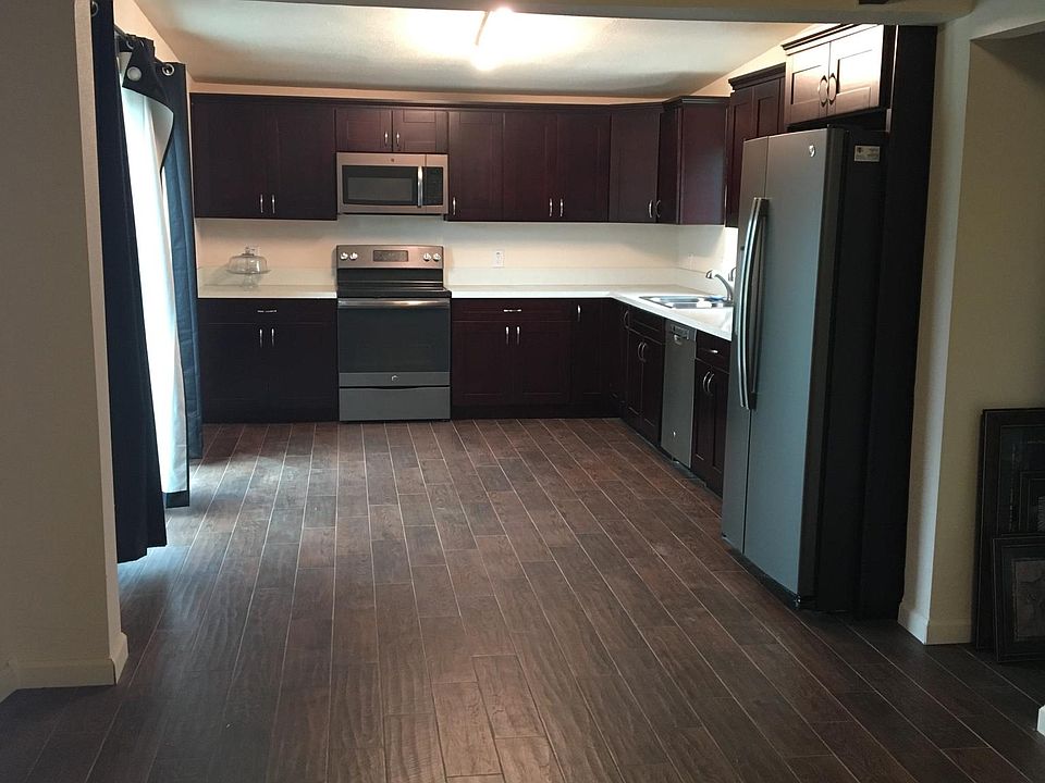 2nd image of 2525 Main St