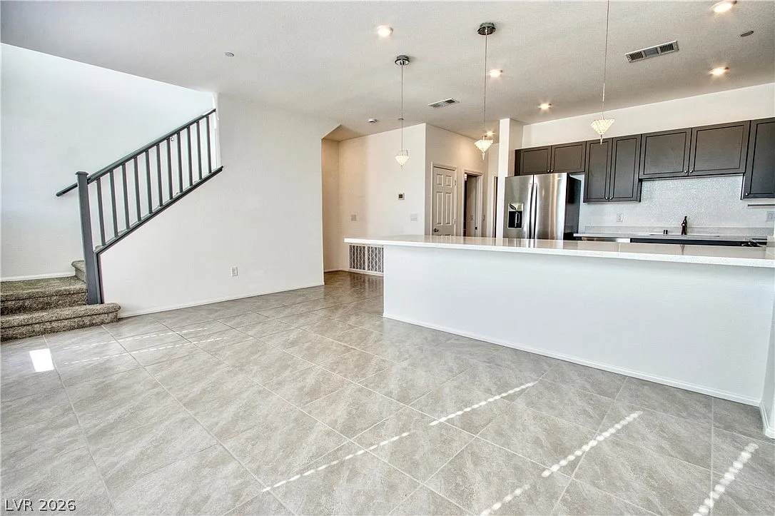 4 bed, 3.5 bath, 2003 sqft, $3,640 — Photo 3