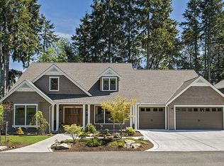 638 Willa Ln NE, Bainbridge Island, WA 98110