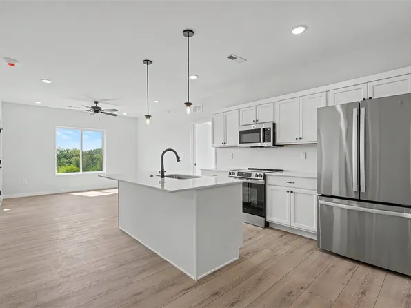 4428 Deer Creek Rd #305, Iowa City, IA 52246