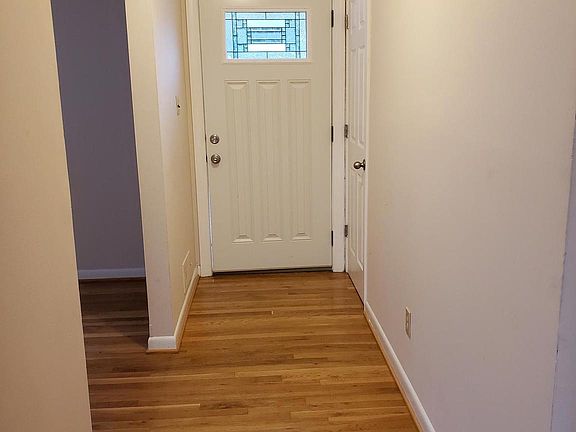 3rd image of 912 Juniper Pl