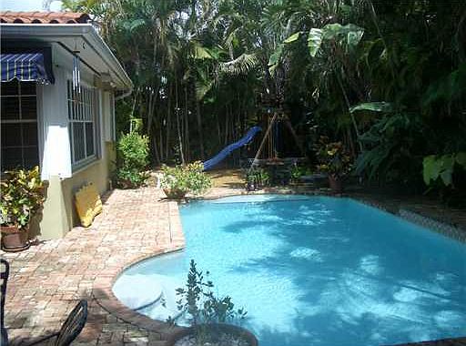 2nd image of 828 Mariana Ave