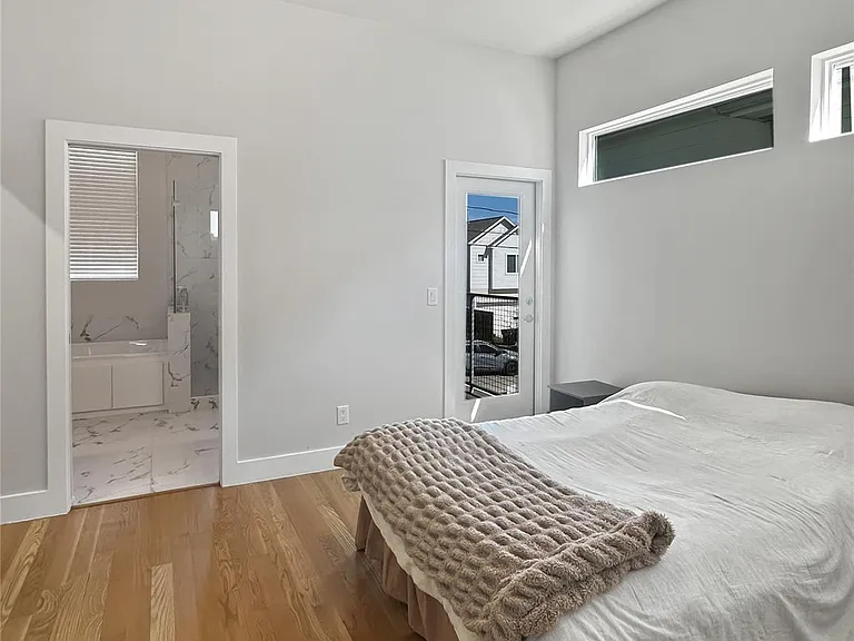4702 Oats St #B — Photo 8