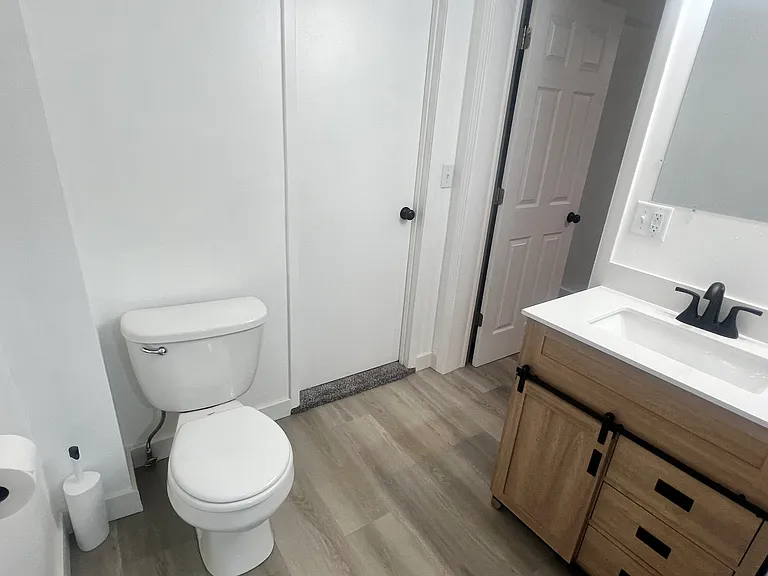 1339 Belmont St — Photo 6