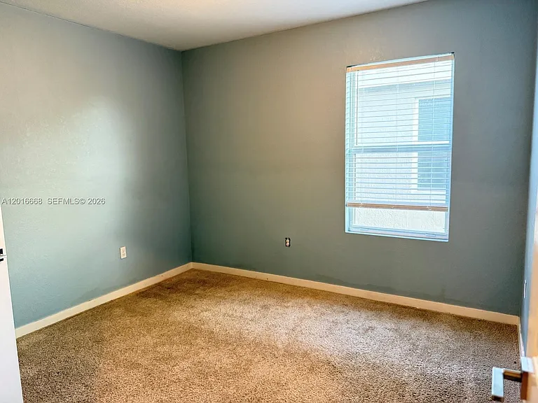462 NE 6th Pl — Photo 25
