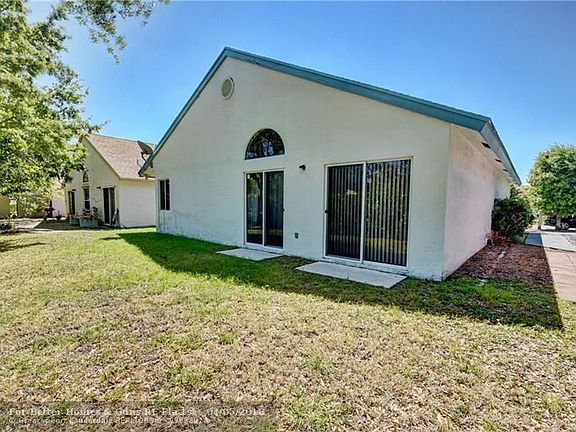 5th image of 1004 W Jasmine Ln