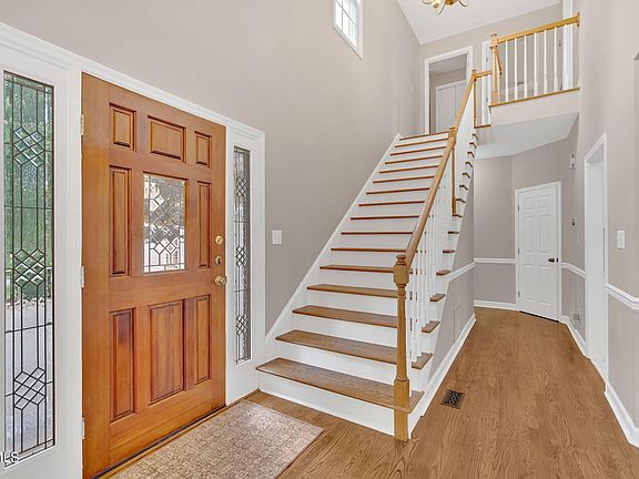 5th image of 109 Emerald Chase Cir