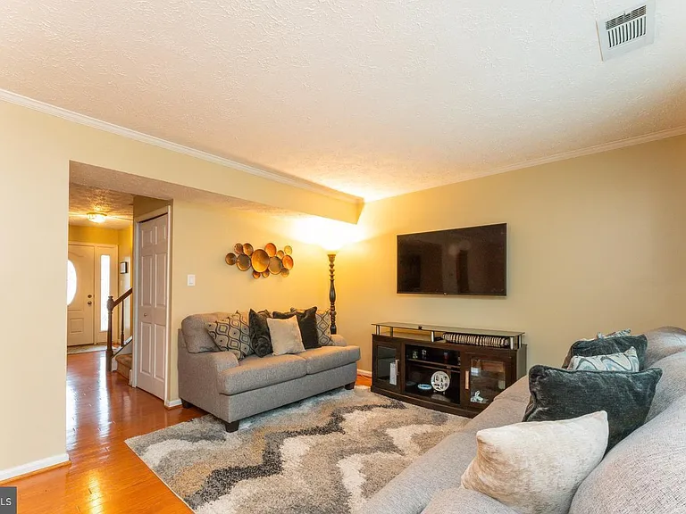 6006 Bobcat Ct — Photo 4