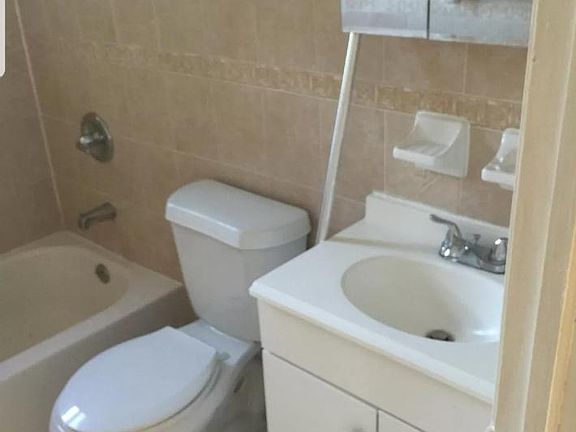 5th image of 161-24 Foch Blvd #2