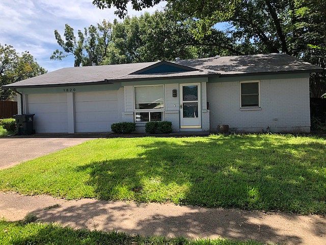 1st image of 1820 Larkspur Dr