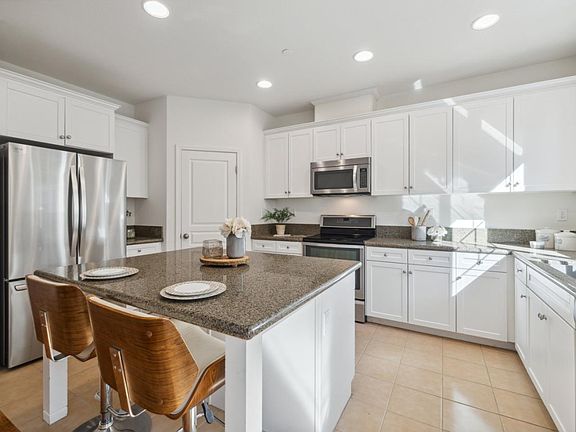 5th image of 237 Bluebonnet Ln Unit 103