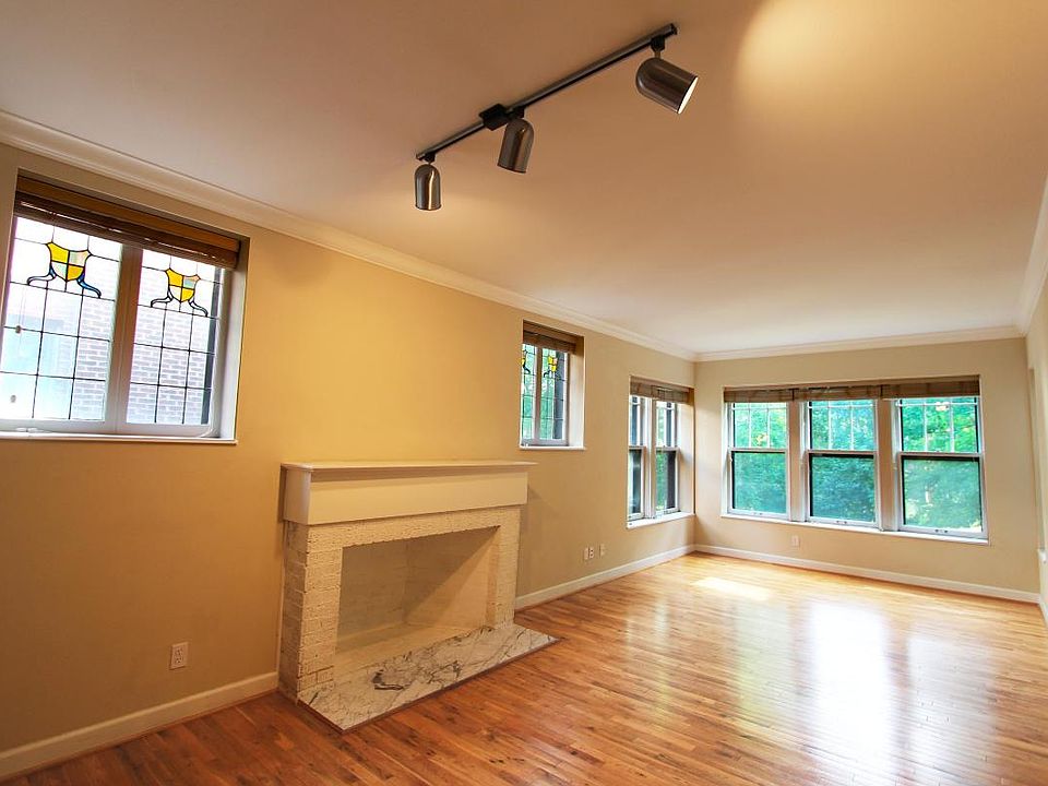open floor plan - dining/family room