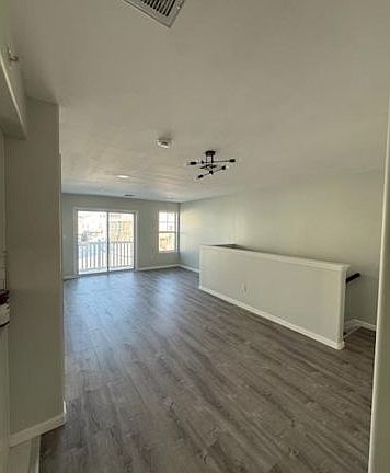 4th image of 162 Sea Grass Ln #B