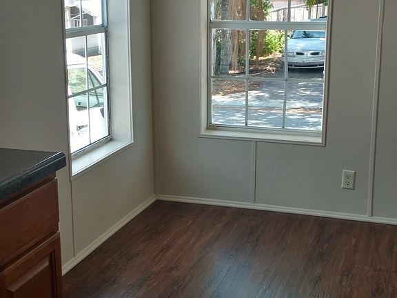 Eat-In Breakfast Area 