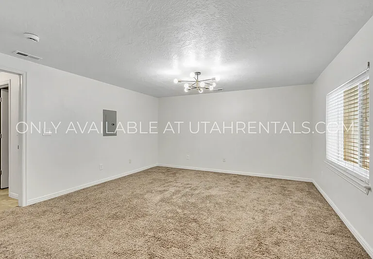 1328 S 1550 E — Photo 19