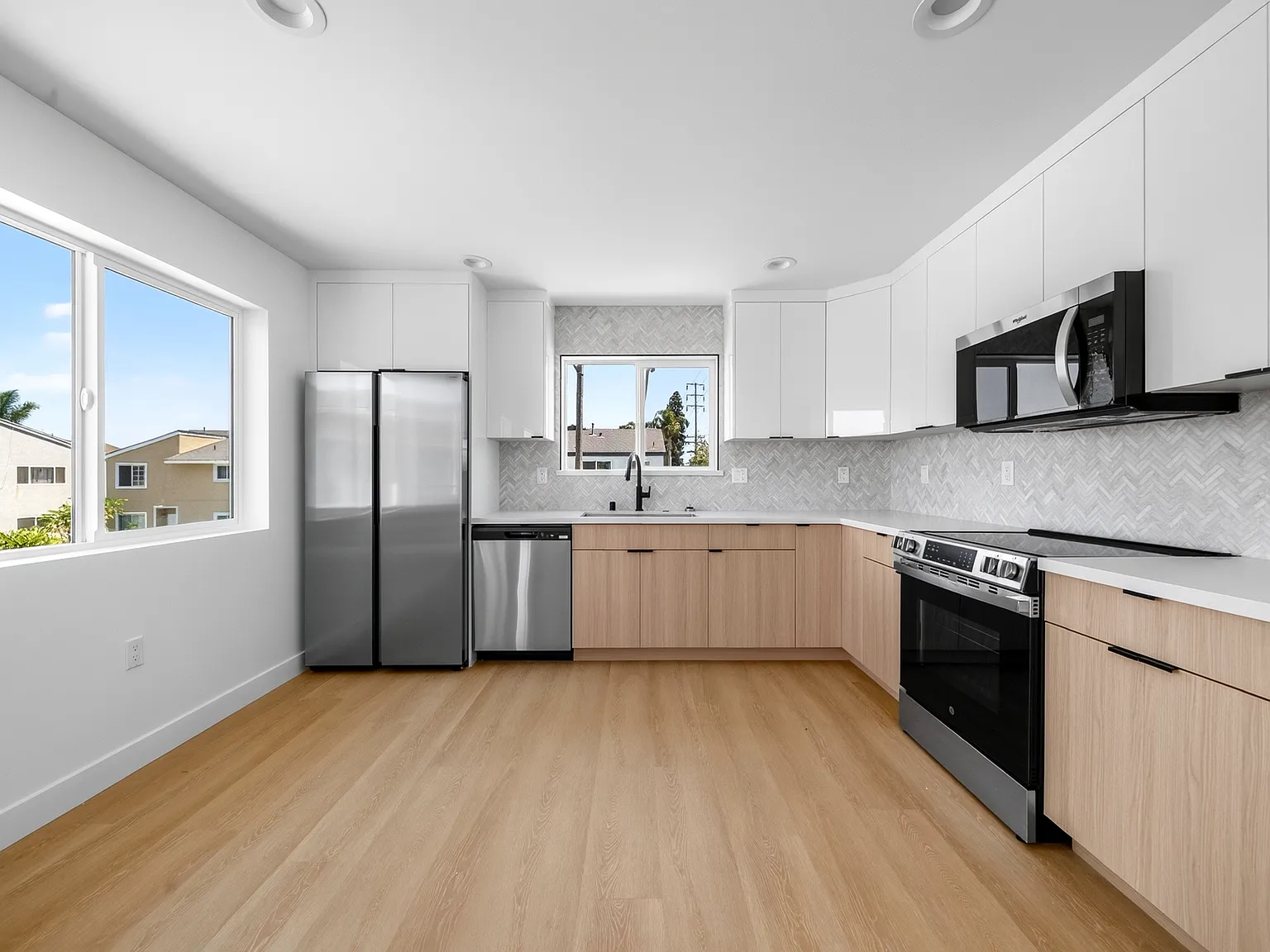3 bed, $4,200 — Photo 3