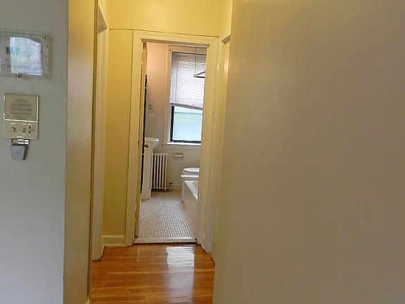 4th image of 1934 Waverly St APT D206