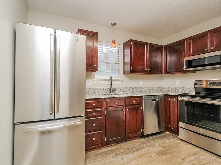 3920 Calumet Dr — Photo 6