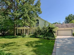 1240 Lindenwood Dr, Winnetka, IL 60093