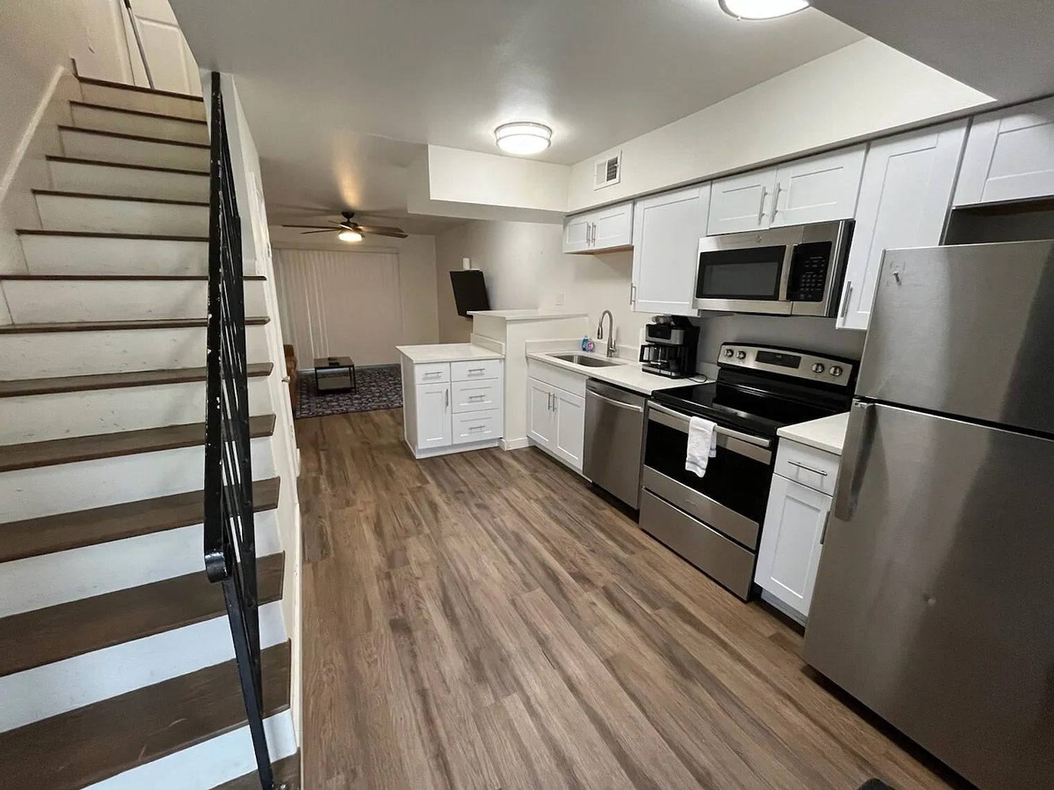 2 bed, 1.0 bath, $3,184 — Photo 4