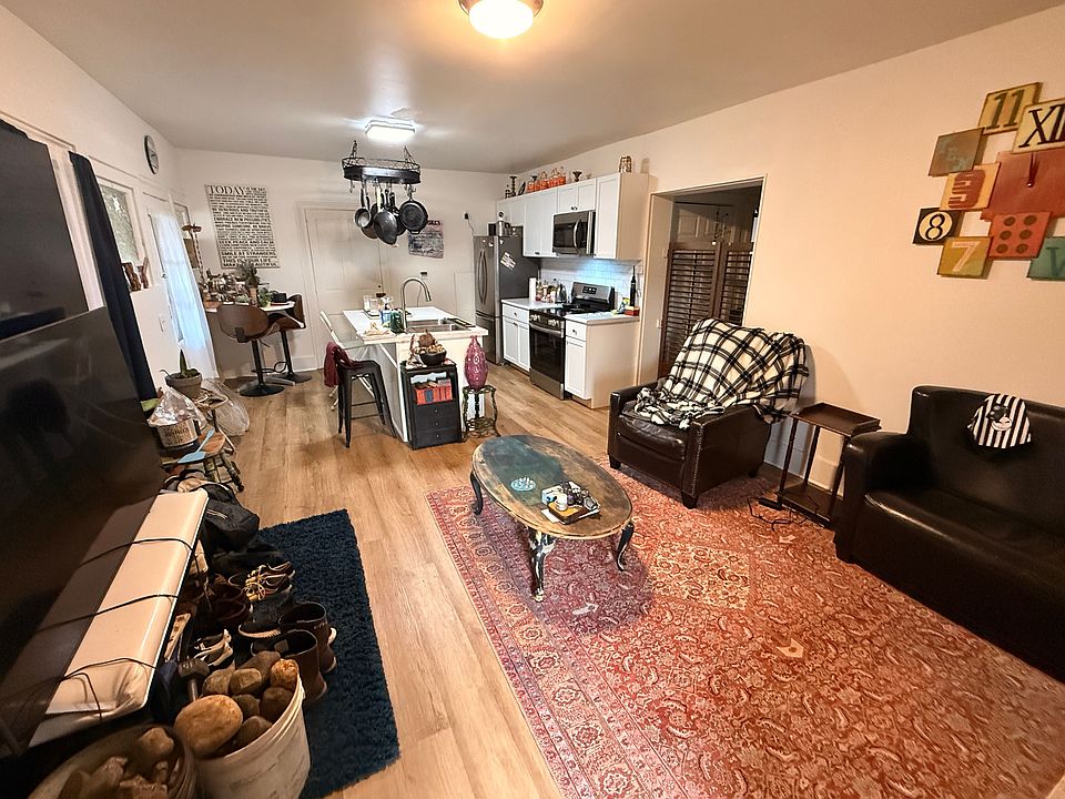 1st image of 111 E Kelsey St