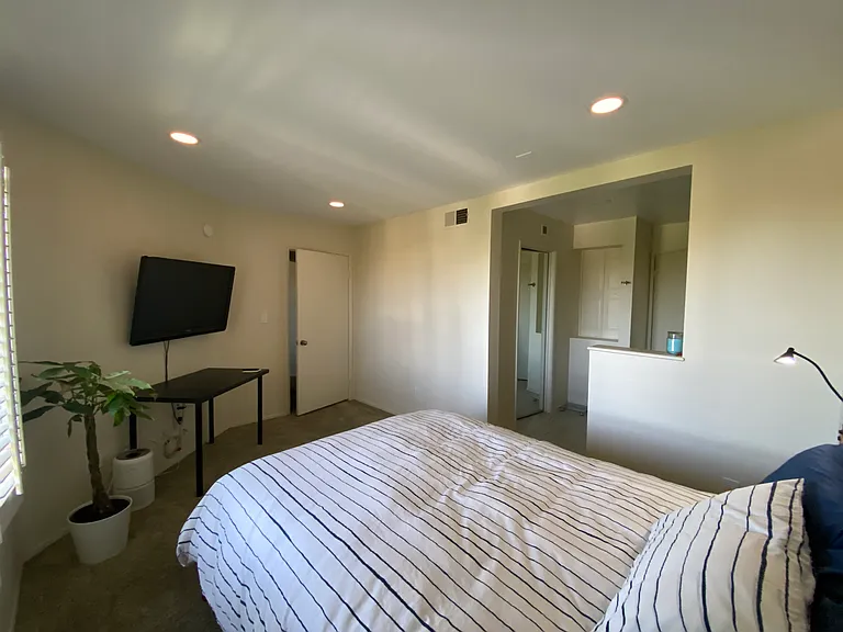 1360 W Capitol Dr #131 — Photo 2