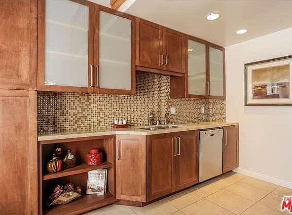 4th image of 1024 7th St Unit 301