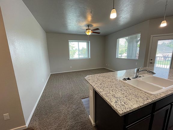 3rd image of 2671 N Fastwater Ave #202