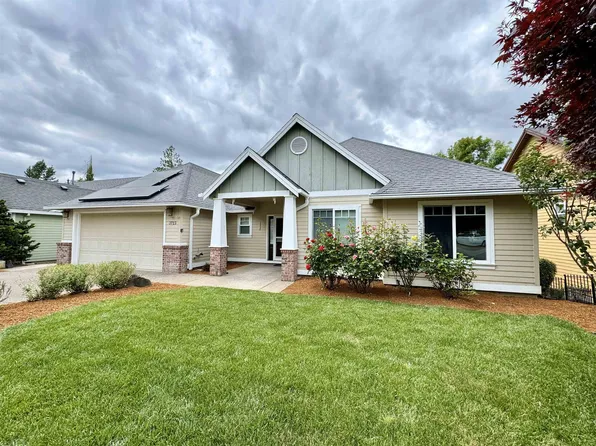 3723 10th St, Hubbard, OR 97032