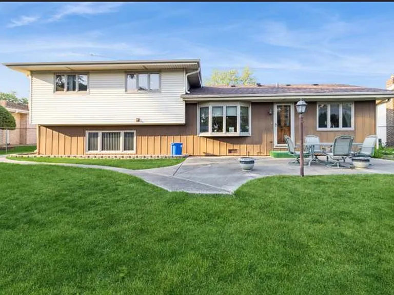1243 W Byron Ave — Photo 2
