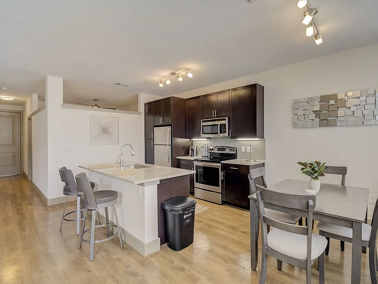 Loft and Row — Photo 12