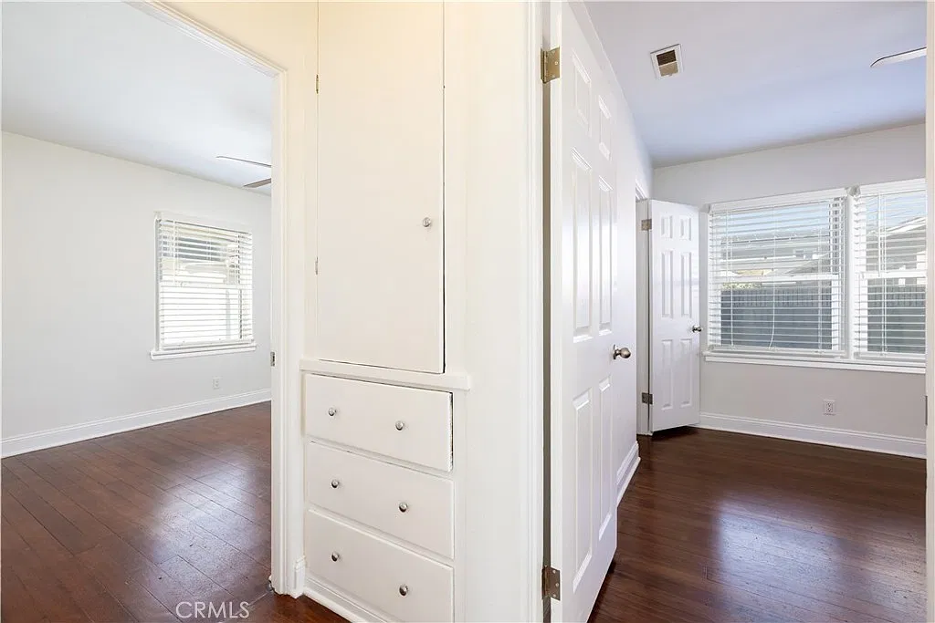 2 bed, 824 sqft, $3,700 — Photo 3