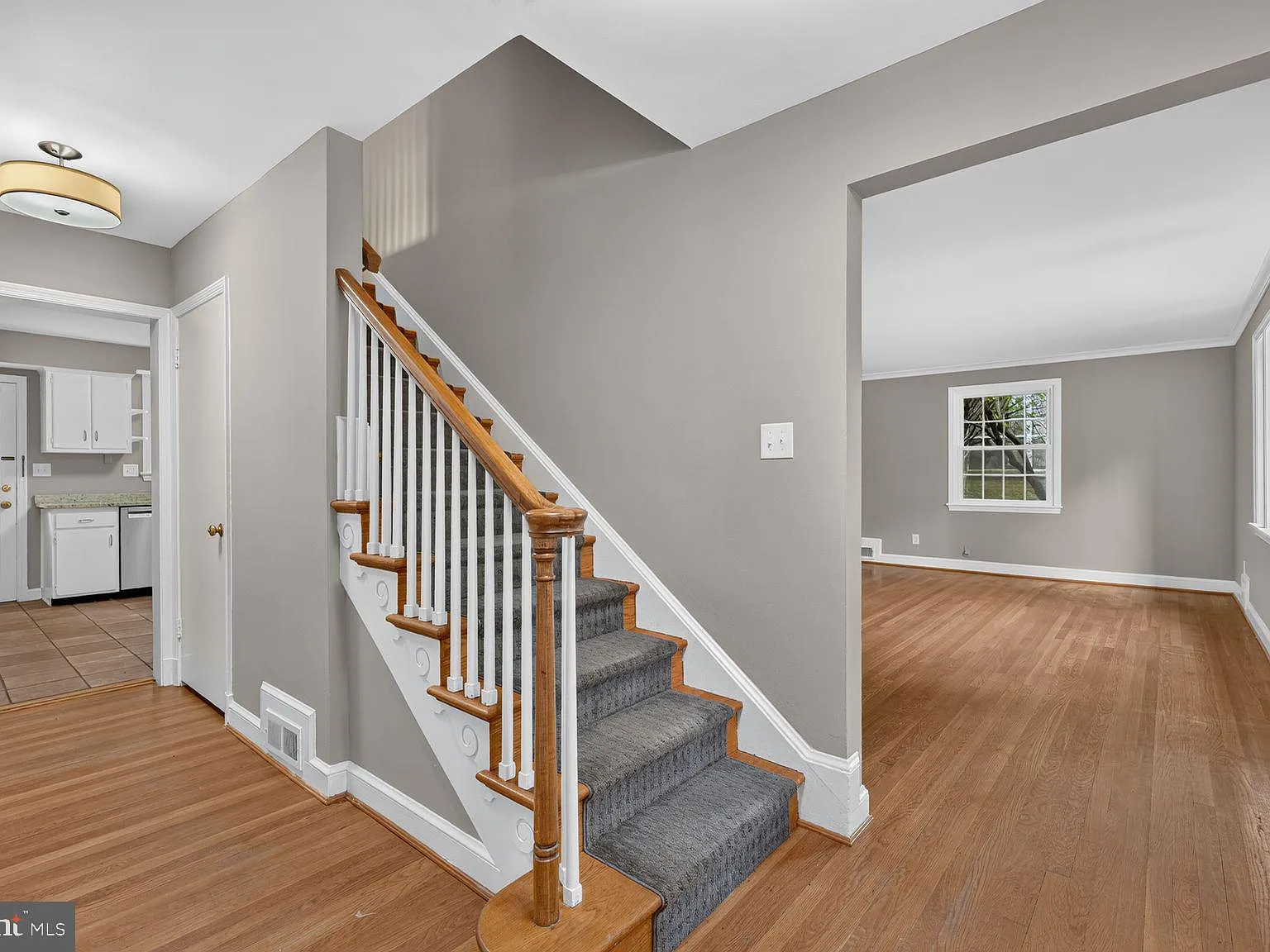 5 bed, 3338 sqft, $5,900 — Photo 3